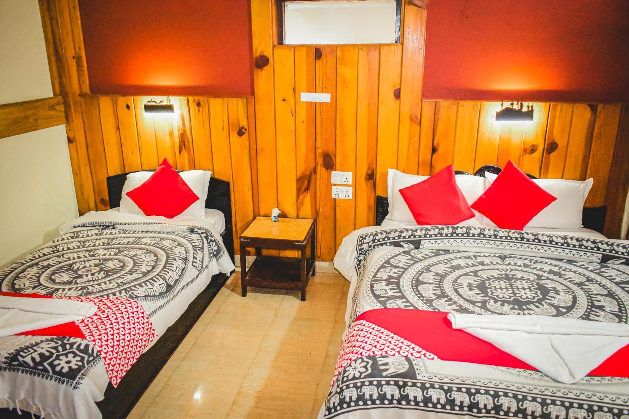 Chitwan Riverside Resort Sauraha Esterno foto