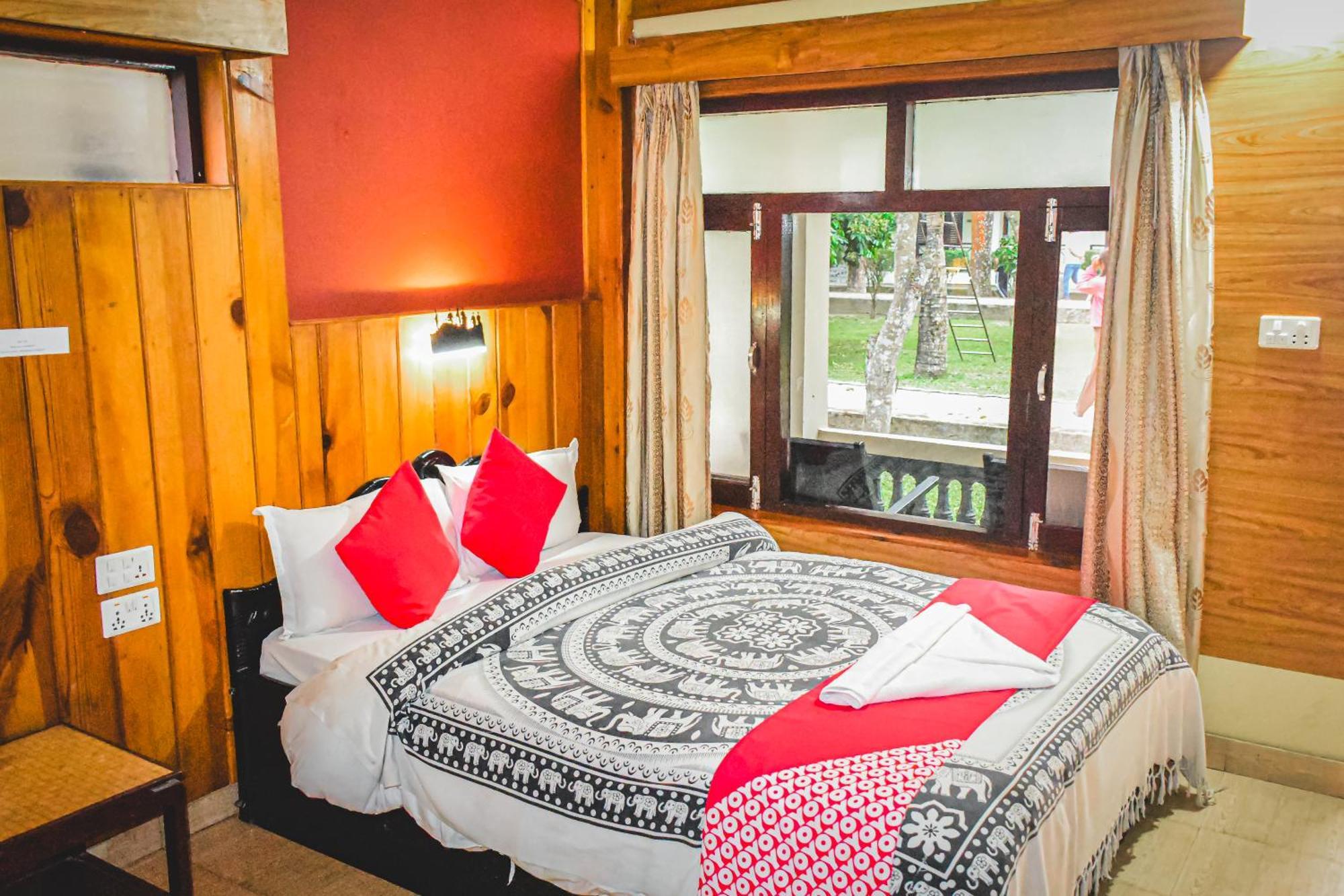 Chitwan Riverside Resort Sauraha Esterno foto