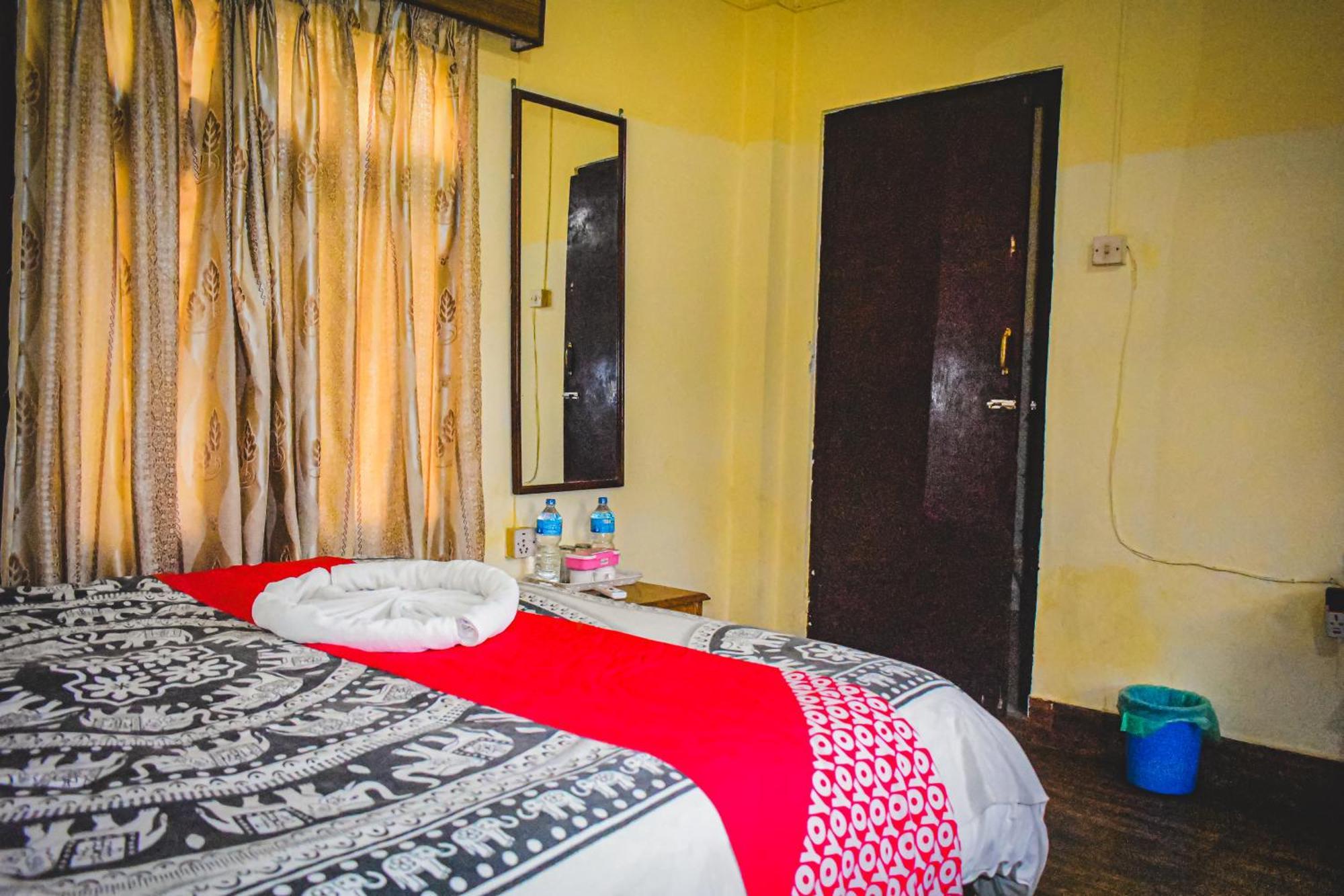 Chitwan Riverside Resort Sauraha Esterno foto