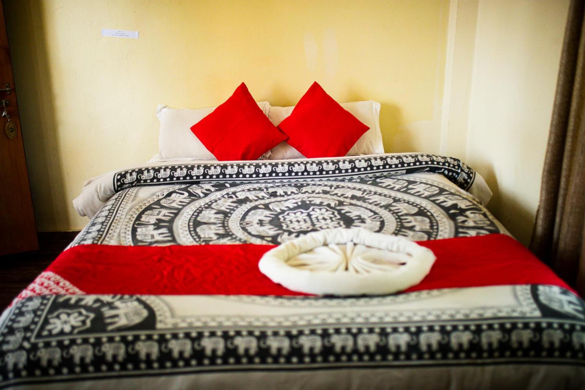 Chitwan Riverside Resort Sauraha Esterno foto