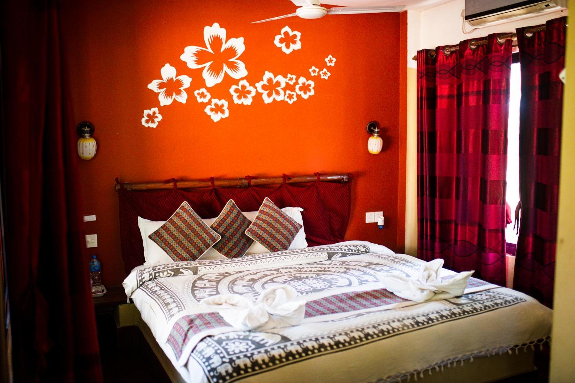 Chitwan Riverside Resort Sauraha Esterno foto