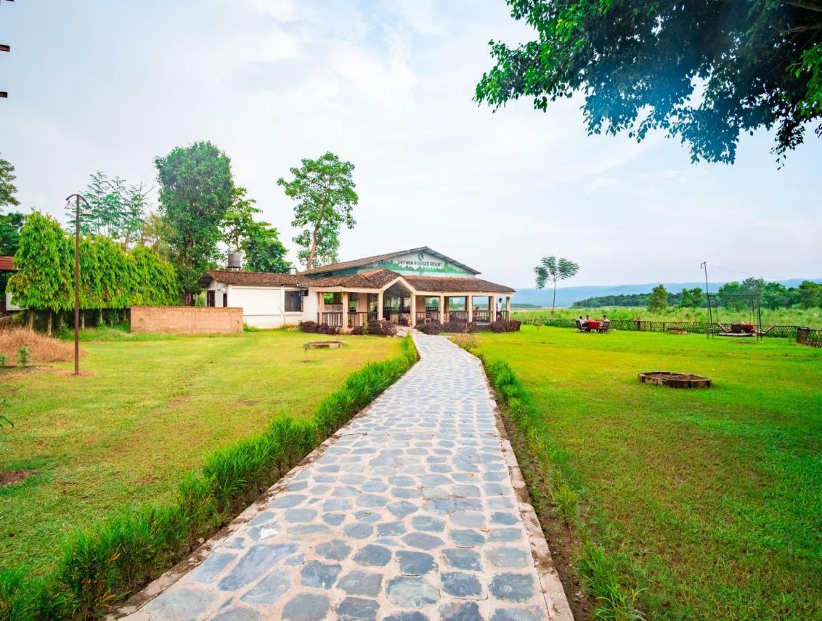 Chitwan Riverside Resort Sauraha Esterno foto