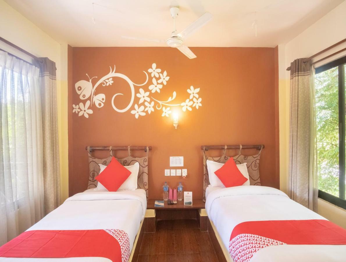 Chitwan Riverside Resort Sauraha Esterno foto