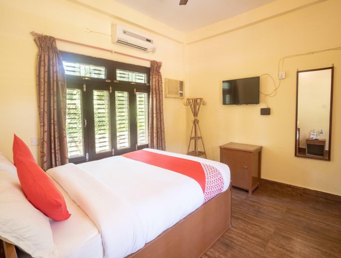Chitwan Riverside Resort Sauraha Esterno foto